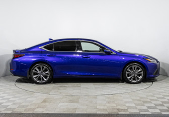 Подержанный автомобиль Lexus ES 2019 года (4 фото)