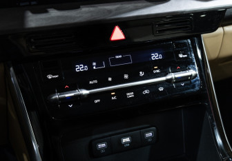 Подержанный автомобиль Kia Carnival 2021 года (19 фото)