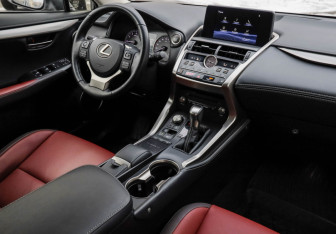 Подержанный автомобиль Lexus NX 2018 года (11 фото)