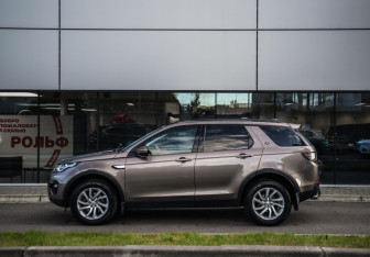 Подержанный автомобиль Land Rover Discovery Sport 2017 года (9 фото)