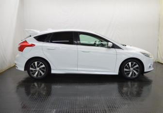 Подержанный автомобиль Ford Focus Hatchback 2013 года (4 фото)