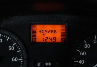 Подержанный автомобиль Renault Logan Sedan 2006 года (14 фото)