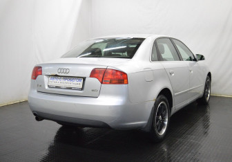 Подержанный автомобиль Audi A4 Sedan 2007 года (5 фото)