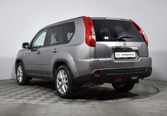 Подержанный автомобиль Nissan X-Trail 2012 года (7 фото)