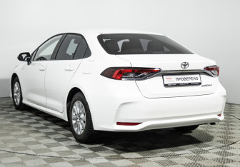 Подержанный автомобиль Toyota Corolla Sedan 2022 года (7 фото)
