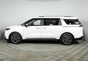 Подержанный автомобиль Kia Carnival 2021 года (8 фото)