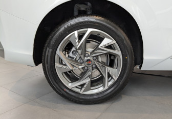 Новый Hongqi HS3 2025 (7 фото)