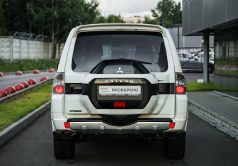 Подержанный автомобиль Mitsubishi Pajero 2019 года (7 фото)