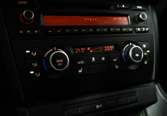 Подержанный автомобиль BMW X1 2014 года (16 фото)