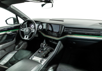 Подержанный автомобиль Volkswagen Touareg 2018 года (9 фото)