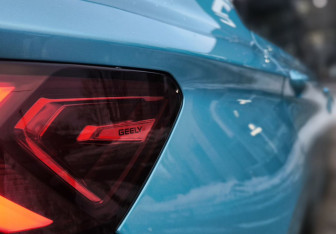 Подержанный автомобиль Geely Coolray 2023 года (9 фото)