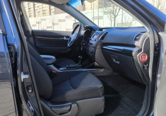 Подержанный автомобиль Kia Sorento 2017 года (14 фото)