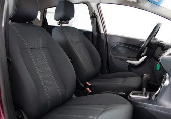 Подержанный автомобиль Ford Fiesta Hatchback 2011 года (16 фото)