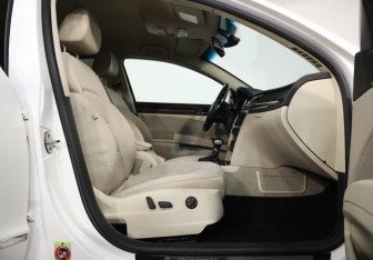 Подержанный автомобиль Skoda Superb Liftback 2012 года (21 фото)