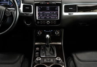 Подержанный автомобиль Volkswagen Touareg 2012 года (13 фото)