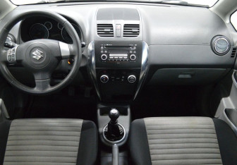 Подержанный автомобиль Suzuki SX4 Hatchback 2010 года (14 фото)