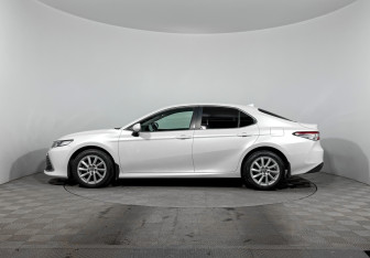 Подержанный автомобиль Toyota Camry Sedan 2021 года (8 фото)