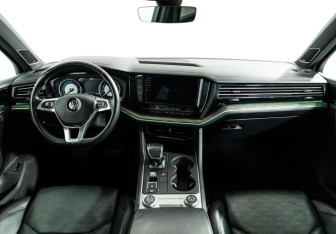 Подержанный автомобиль Volkswagen Touareg 2018 года (13 фото)