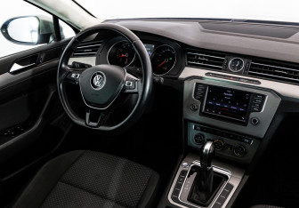 Подержанный автомобиль Volkswagen Passat Sedan 2016 года (16 фото)
