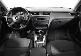 Подержанный автомобиль Skoda Octavia Liftback 2014 года (11 фото)