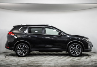 Подержанный автомобиль Nissan X-Trail 2019 года (4 фото)
