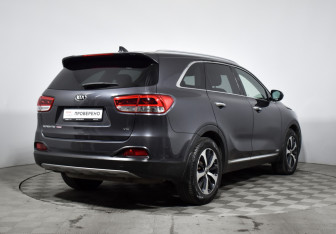 Подержанный автомобиль Kia Sorento 2017 года (5 фото)
