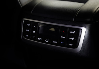 Подержанный автомобиль Toyota Highlander 2015 года (22 фото)