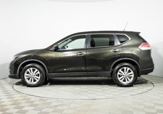 Подержанный автомобиль Nissan X-Trail 2016 года (8 фото)