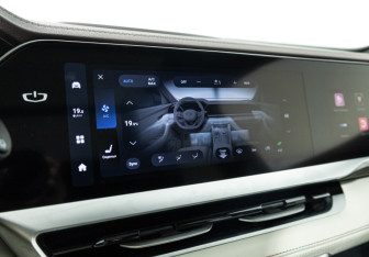 Подержанный автомобиль Geely Monjaro 2023 года (20 фото)