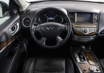 Подержанный автомобиль Infiniti JX 2013 года (10 фото)