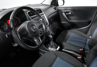Подержанный автомобиль Volkswagen Polo Sedan 2013 года (9 фото)