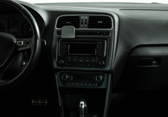Подержанный автомобиль Volkswagen Polo Sedan 2016 года (14 фото)