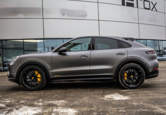 Подержанный автомобиль Porsche Cayenne 2023 года (9 фото)