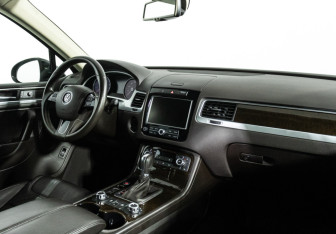 Подержанный автомобиль Volkswagen Touareg 2014 года (9 фото)