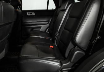 Подержанный автомобиль Ford Explorer 2014 года (10 фото)