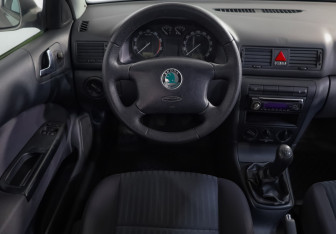 Подержанный автомобиль Skoda Octavia Liftback 2008 года (9 фото)