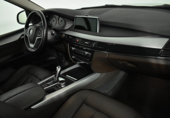 Подержанный автомобиль BMW X5 2016 года (14 фото)