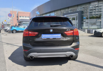 Подержанный автомобиль BMW X1 2017 года (5 фото)