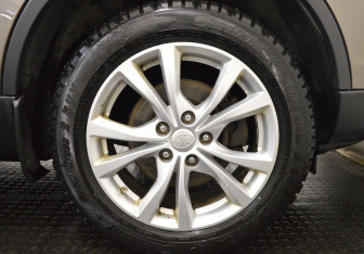 Подержанный автомобиль FAW Besturn X80 2019 года (9 фото)