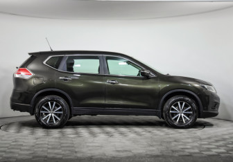 Подержанный автомобиль Nissan X-Trail 2016 года (4 фото)