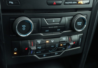 Подержанный автомобиль Ford Explorer 2018 года (14 фото)