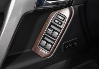 Подержанный автомобиль Toyota Land Cruiser Prado 2014 года (10 фото)