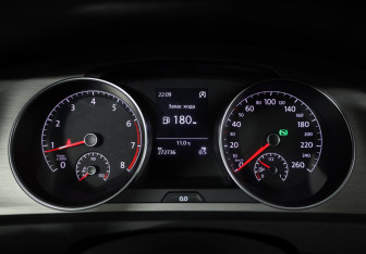 Подержанный автомобиль Volkswagen Golf Hatchback 2014 года (20 фото)