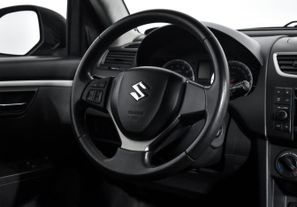 Подержанный автомобиль Suzuki Swift Hatchback 2011 года (15 фото)