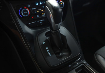 Подержанный автомобиль Ford Kuga 2017 года (17 фото)