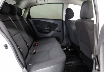 Подержанный автомобиль Nissan Almera Sedan 2016 года (14 фото)