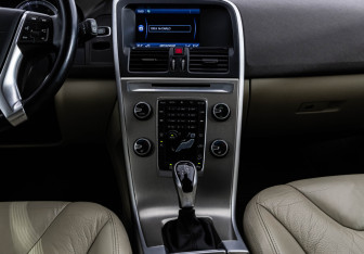 Подержанный автомобиль Volvo XC60 2011 года (14 фото)