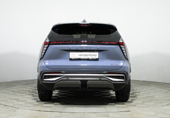 Подержанный автомобиль Geely Atlas 2023 года (6 фото)