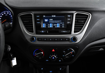 Подержанный автомобиль Hyundai Solaris Sedan 2021 года (16 фото)