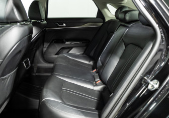 Подержанный автомобиль Kia K5 2021 года (10 фото)